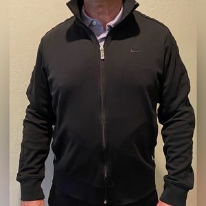 NIKE Performance Jacket Black Zip Front with Zip Pockets! Like New L M/L